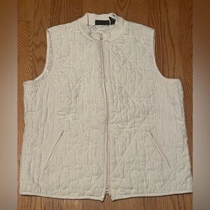 Relativity quilted vest with side zipper pockets. Women’s size XL